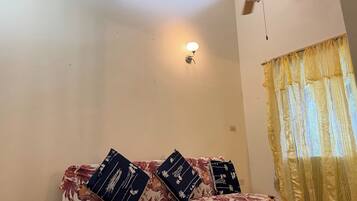 Deluxe Family Suite | In-room safe, desk, iron/ironing board, free WiFi