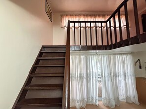 Suite, 3 soverom | Safe på rommet, skrivebord, strykejern/-brett og wi-fi (inkludert)