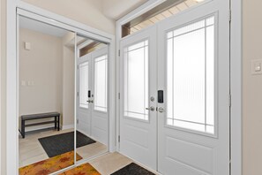 Interior - Welland Serenity • Getaway Near Niagara Falls (Welland)