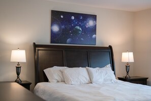 3 bedrooms, iron/ironing board, WiFi, bed sheets - Welland Serenity • Getaway Near Niagara Falls (Welland)