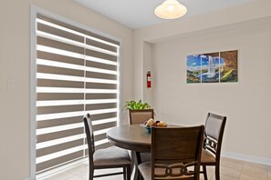 Dining - Welland Serenity • Getaway Near Niagara Falls (Welland)