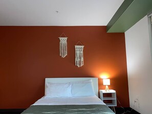 1 bedroom, iron/ironing board, WiFi, bed sheets - Stylish and Spacious Studio with Two Queen Beds (West Hollywood)
