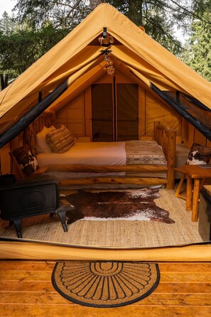 1 bedroom, bed sheets - Secluded glamping tent in the foothills of the Olympic Mountains.  (Port Angeles)