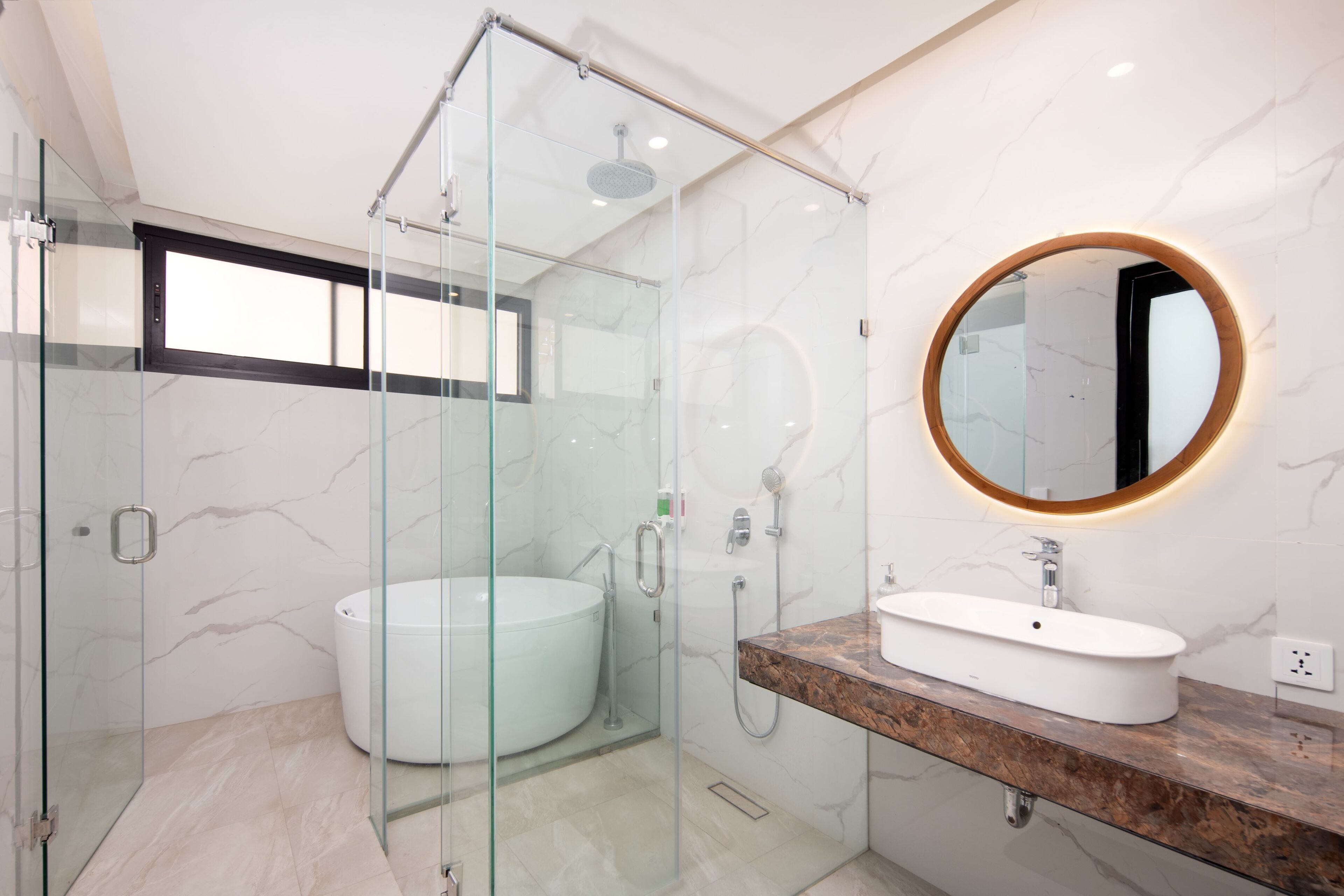 Familienvilla (3 Bedroom Villa with Private Pool) | Badezimmer | Kostenlose Toilettenartikel, Haartrockner, Bademäntel
