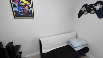 Smart-TV, Kamin, TischfuĂball, Stereoanlage