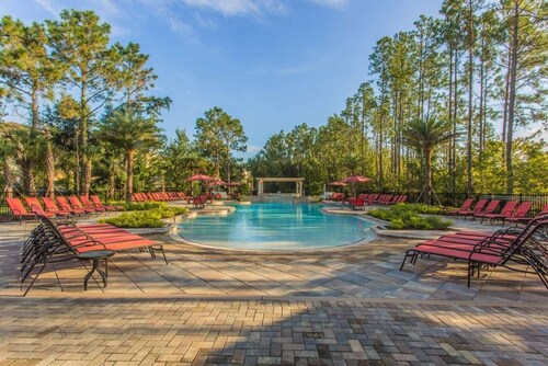 ChampionsGate Townhome + Fast WiFi, Beautiful Kitchen. Oasis Pool & Jacuzzi.