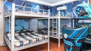 Business Quadruple Room | 1 bedroom, Egyptian cotton sheets, premium bedding, desk