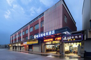 Front of property - Baiyun Airport Grand Hyaat Airport Hotel - 24-hour Free Shuttle Bus (Guangzhou)