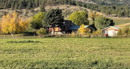 NEW LISTING!!! 4 BR 2 BATH- PRIVATE Retreat Sleeps 12!!! Large Boat parking!