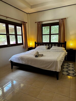 1 bedroom, desk, free WiFi, bed sheets
