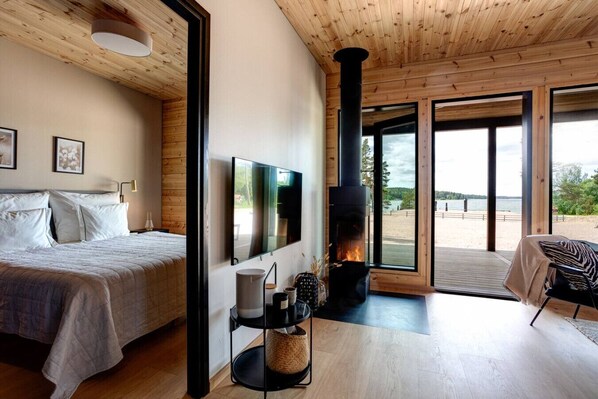 2 bedrooms, travel crib, WiFi, bed sheets