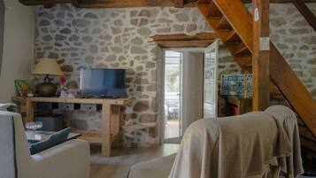 Televisie en een open haard