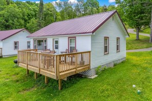 Terrace/patio - TB1 Thunder Bay Resort Cabin 1 (Phelps)