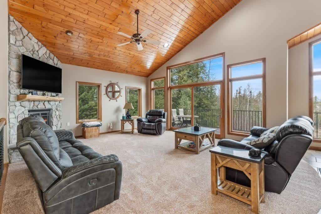 Smart TV, fireplace, offices