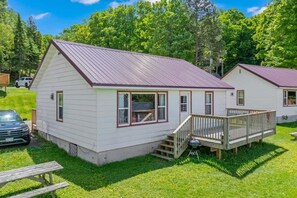 Exterior - TB 2 Thunder Bay Resort Cabin 2 (Phelps)
