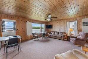 TV - TB 2 Thunder Bay Resort Cabin 2 (Phelps)