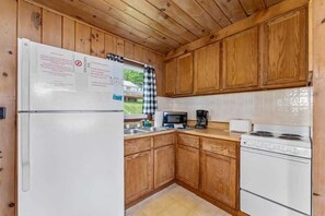 Fridge, microwave, oven, stovetop - TB 2 Thunder Bay Resort Cabin 2 (Phelps)