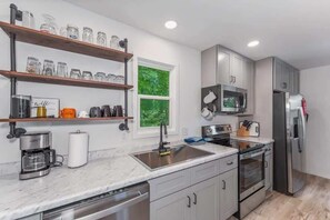 Fridge, microwave, oven, stovetop - TB-13 Thunder Bay Resort Cabin 13 (Phelps)