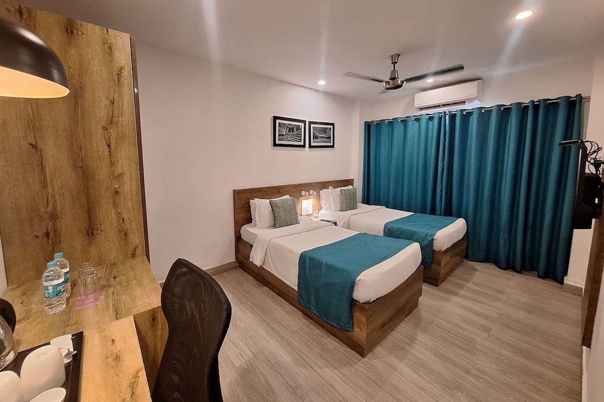Select Comfort beds, minibar, free WiFi, bed sheets