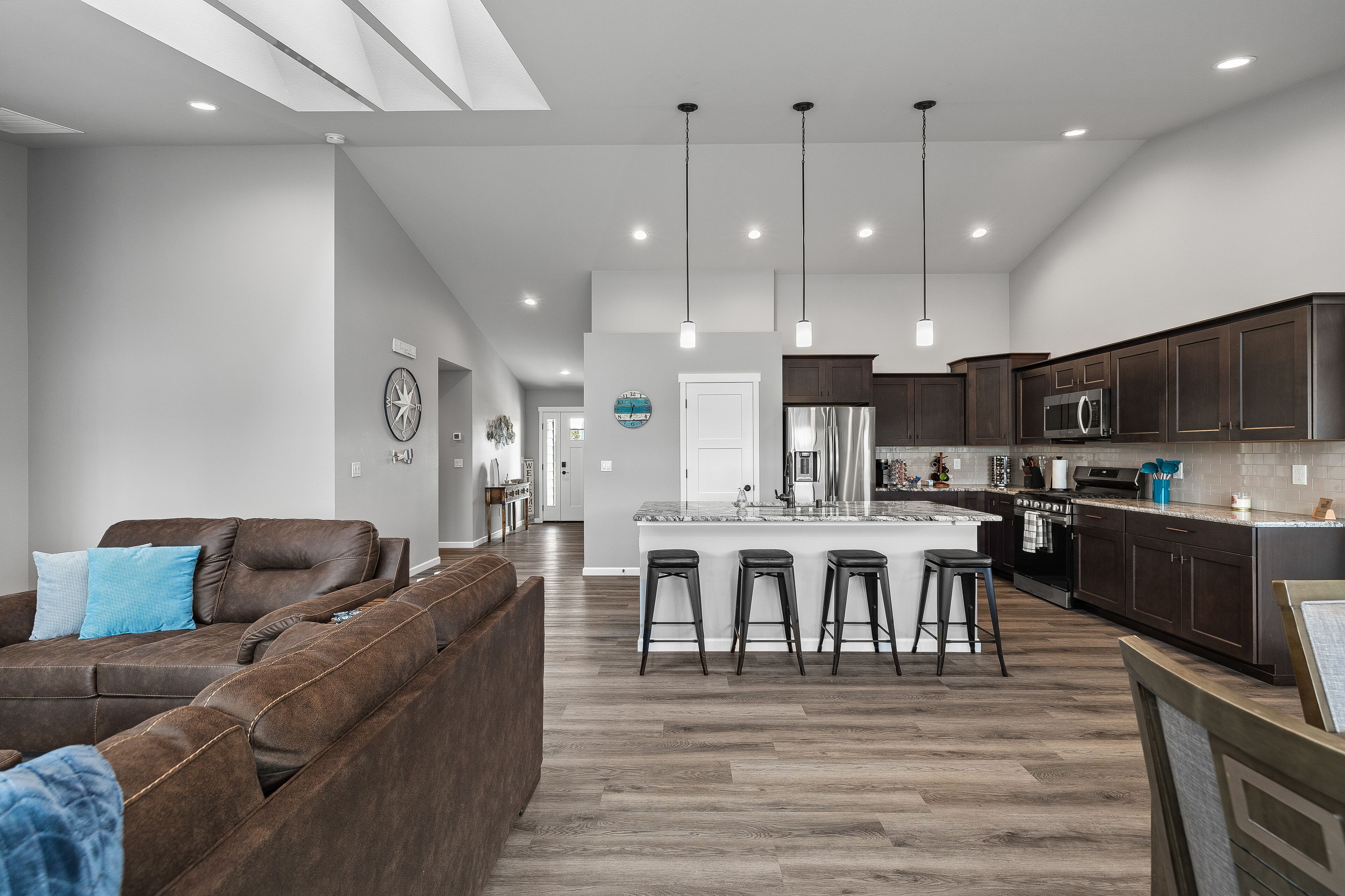 تلفزيون ذكي، مدفأة، كرة قدم الطاولة، تنس طاولة