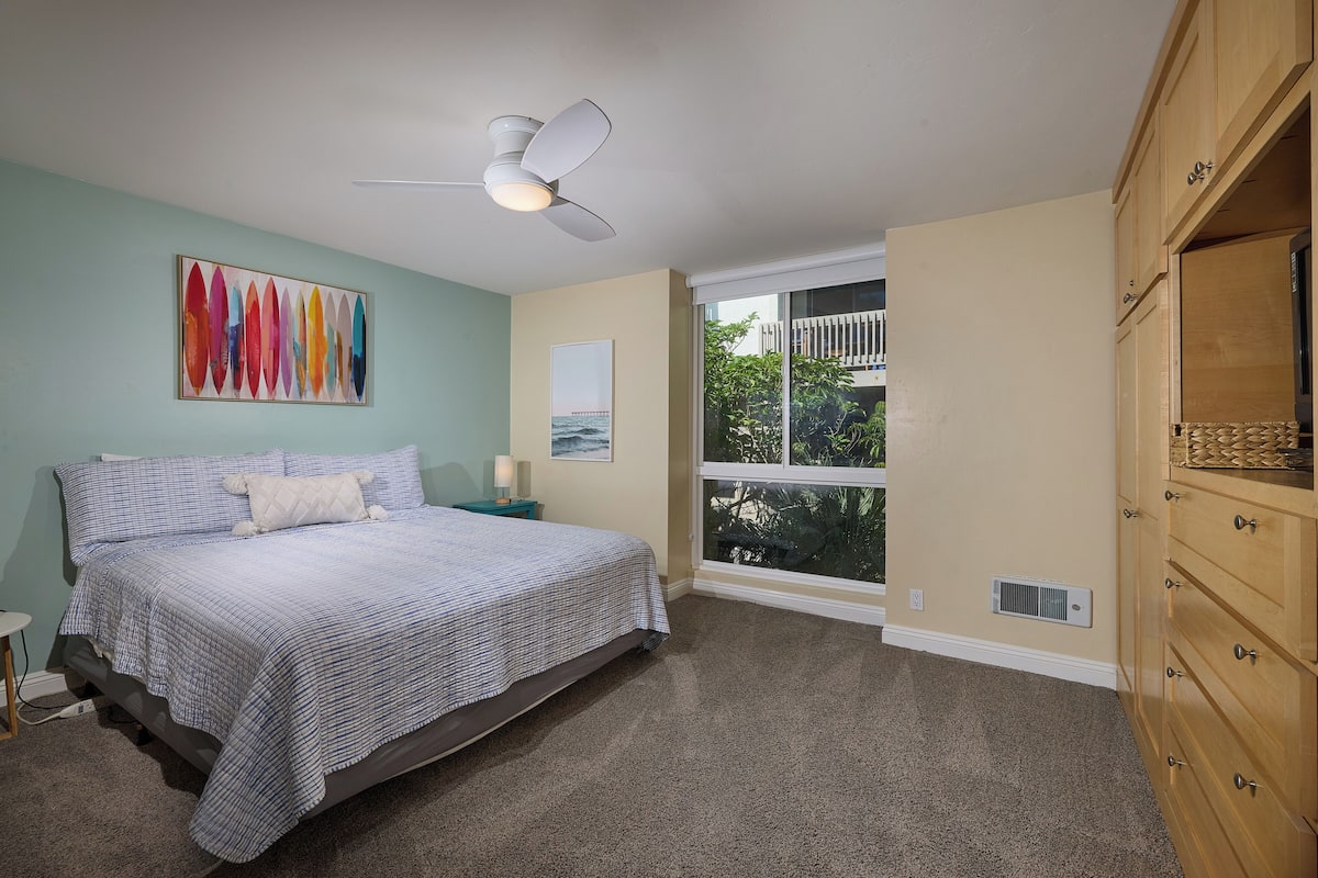 Condo, 1 cama King size y sofá cama, chimenea, vista al océano (D6 Surfers Paradise) | 2 habitaciones, decoración personalizada y muebles diferentes