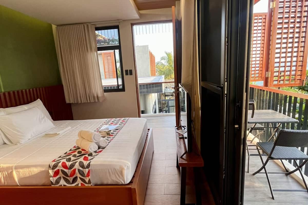 Premier Room, Non Smoking, Private Bathroom | Free WiFi, bed sheets