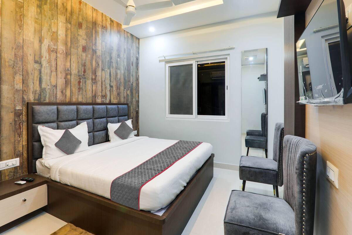 Quarto casal clássico | Wi-Fi de cortesia, roupa de cama