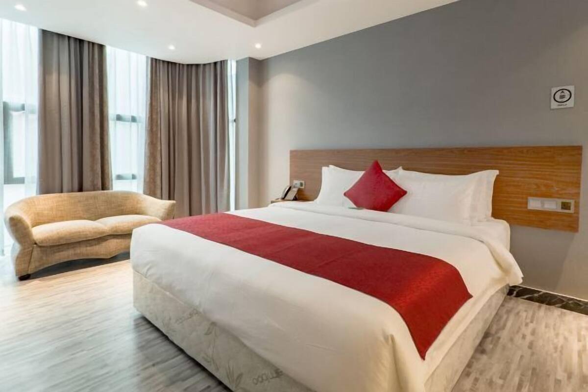 Egyptian cotton sheets, premium bedding, down comforters, pillowtop beds