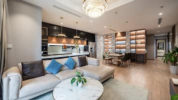 Luxury Apartment, 4 Bedrooms, Balcony, City View | Living room | 40-inch Smart TV with digital channels