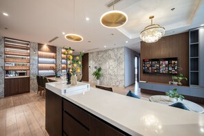 Appartement luxueux, 4 chambres, balcon, vue sur la ville | Commodité de la chambre