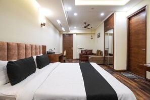 Classic Double Room | Free WiFi - Townhouse1298 The Bell House (Gurugram)