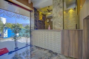 Reception - OYO Flagship Hotel Super 7 Inn (Navi Mumbai)