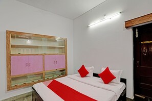 Habitación clásica con 1 cama doble o 2 individuales | Escritorio y wifi gratis