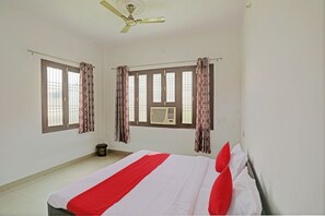 Habitación clásica con 1 cama doble o 2 individuales | Escritorio y wifi gratis