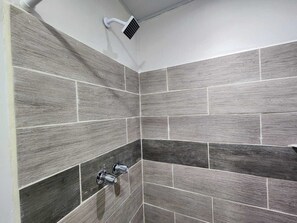 Handtücher, Seife, Shampoo, Toilettenpapier