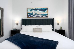 1 bedroom, desk, iron/ironing board, WiFi - Oak Mountain Retreat: Pool, Gym & Balcony (Pelham)