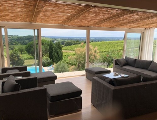 Spacious Villa among vineyards