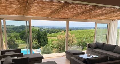 Spacious Villa among vineyards