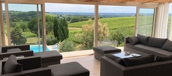 Spacious Villa among vineyards