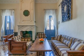 Télévision, cheminée