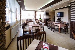 Dining - Sharkov Family Hotel  (Garmen)