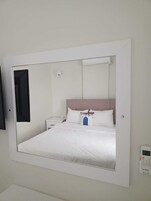 Comfort Suite | Individually decorated, individually furnished, laptop workspace