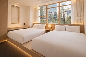 A hotel room with two beds, a window with curtains, and a city view. - UH Suite Seoul Deoksugung (Seoul)