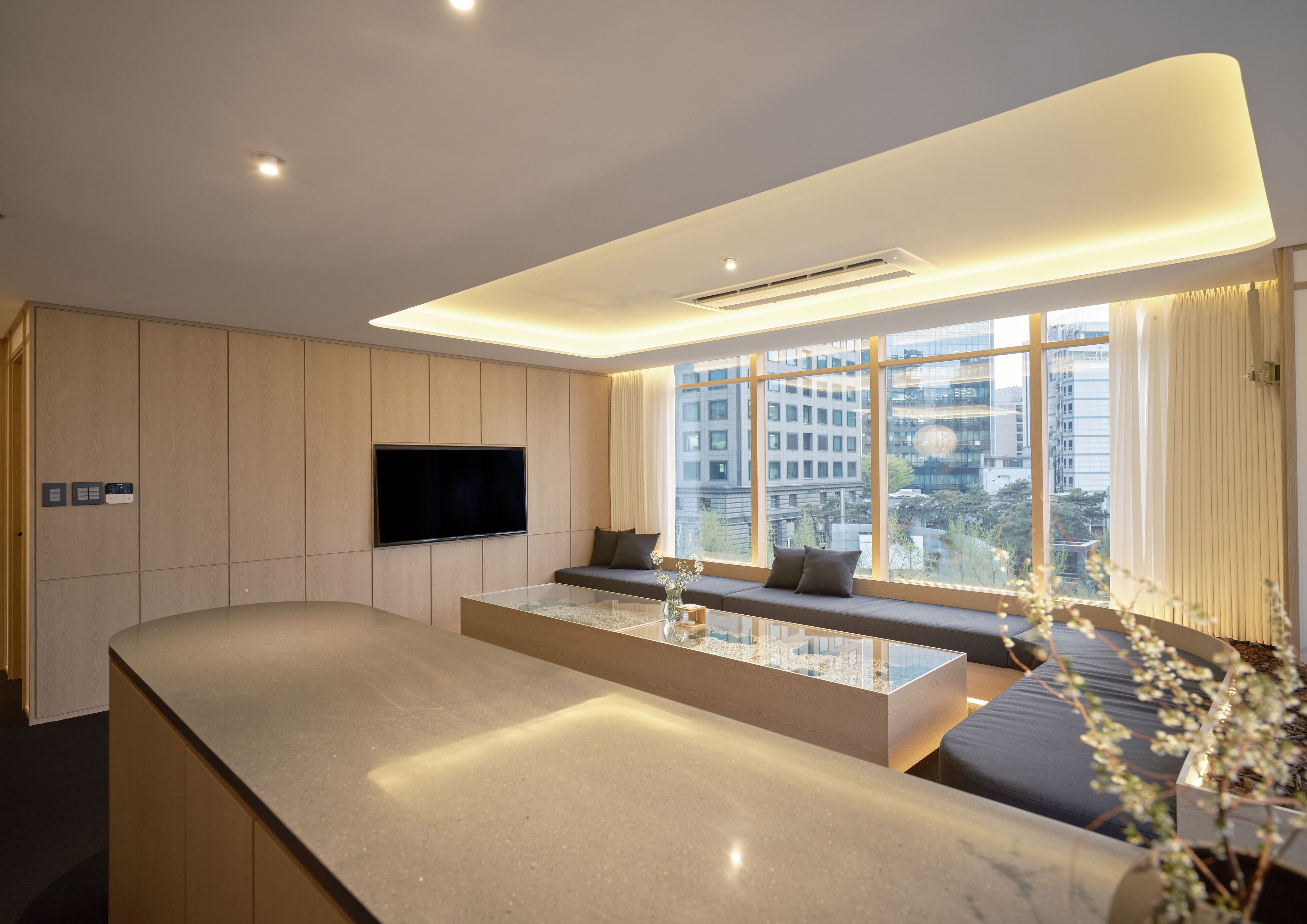 Royal Palace City Suite (Highest Floor) | Hypo-allergenic bedding, desk, laptop workspace, blackout drapes