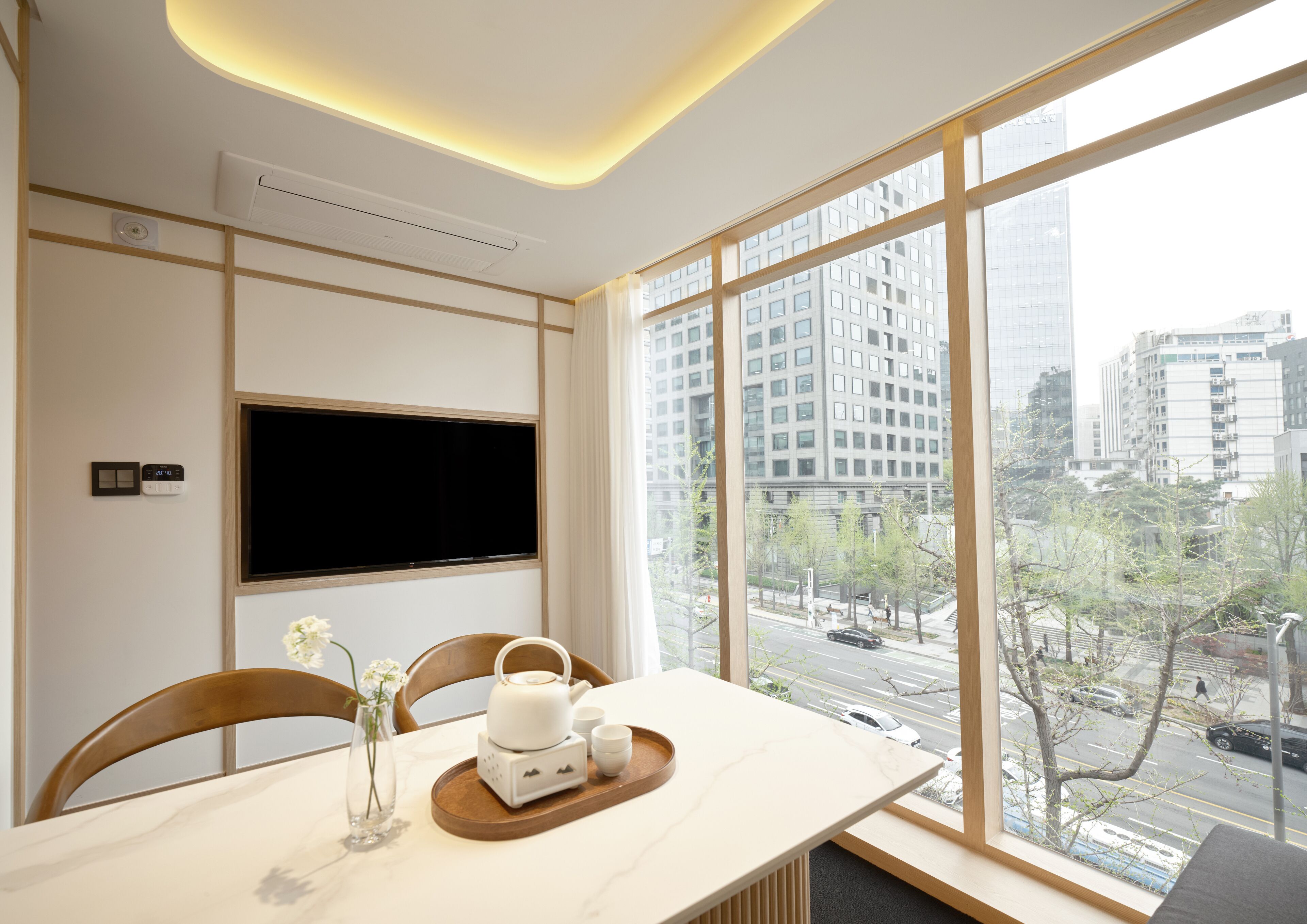 Cozy City Twin Room | Cortinas blackout, ferros/tábuas de passar roupa, Wi-Fi de cortesia
