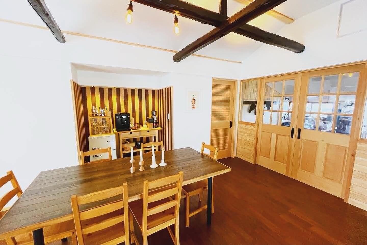 House | Living area | Flat-screen TV, toys