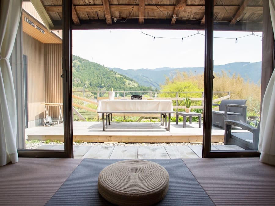 Flatskjerm-TV og leker