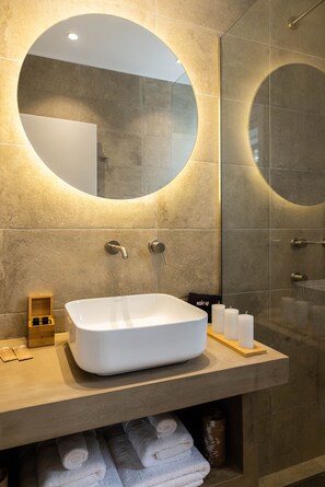 Shower, rainfall showerhead, hair dryer, bathrobes - Orelia Luxury Villas (Karpathos)