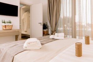 2 bedrooms, Egyptian cotton sheets, premium bedding, memory-foam beds