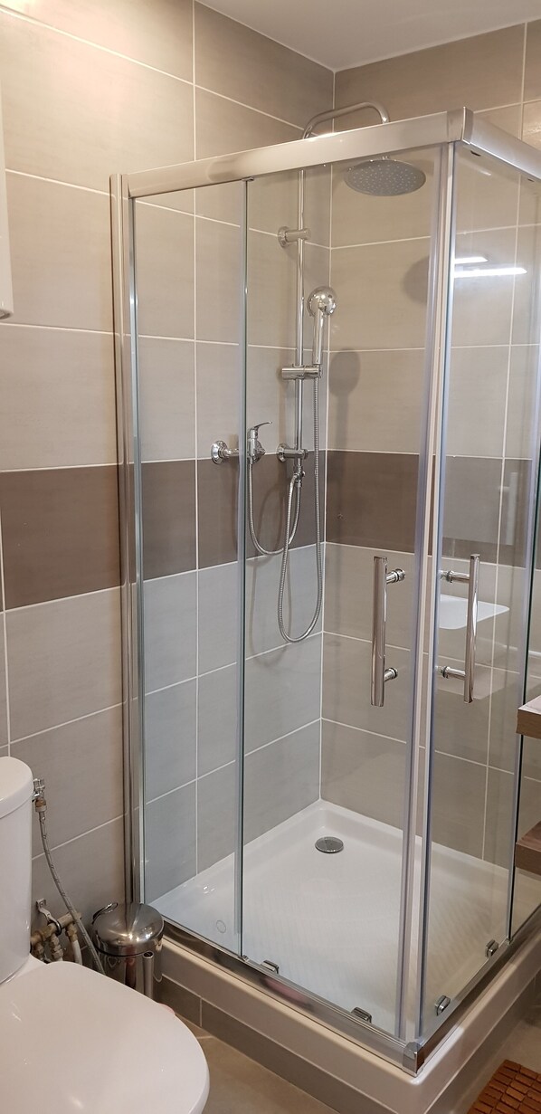 Jabón y papel de baño